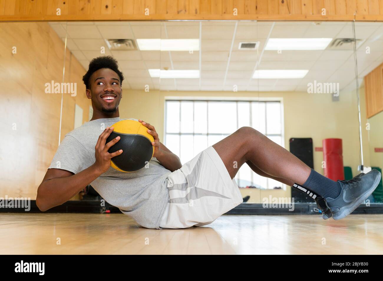 Mann arbeitet mit Medizin ballÂ Stockfoto
