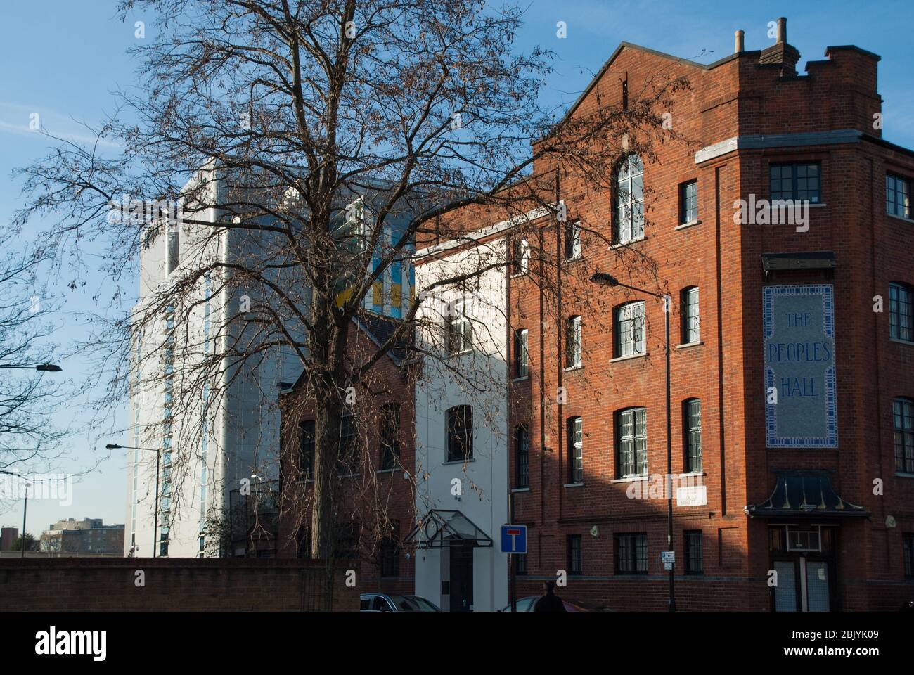 The Yellow Building Monsoon Accessorize 1 Nicholas Rd, Notting Hill, London W11 von AHMM Allford Hall Monaghan Morris Stockfoto