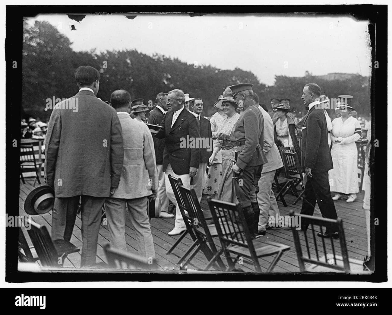 HOME GUARD. Organisation der Regierung, Sekretärinnen, GLEICHSTROM, PRÄSIDENT UND FRAU. WILSON, COL. HARTS, etc. ANREISE ZUR ÜBERPRÜFUNG Stockfoto