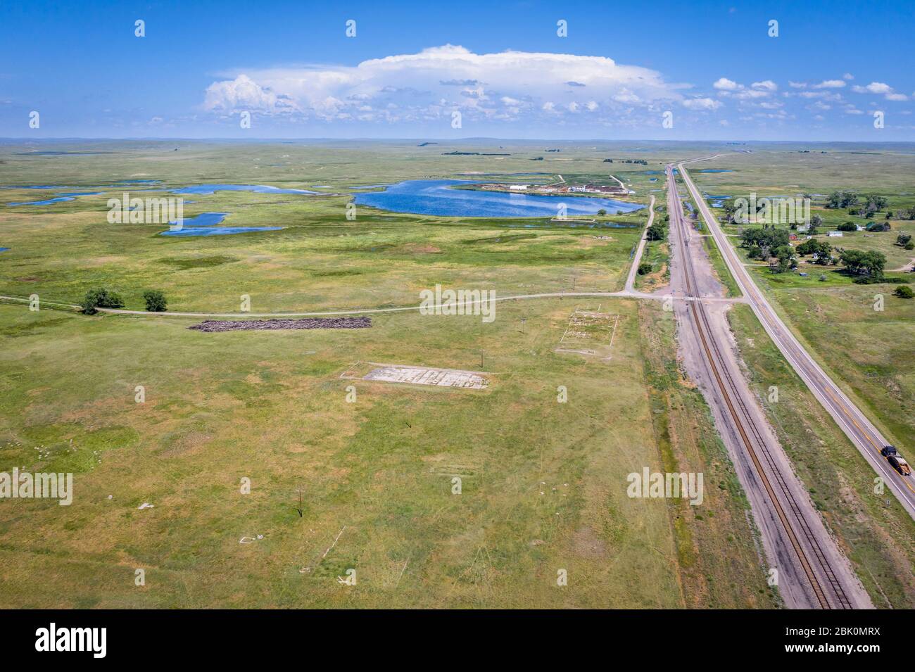 konkreten Ruinen von einem der fünf Reduktion Pflanzen und Pumpstationen, die Herstellung von Pottasche im ersten Weltkrieg in der Nähe von Antiochia, Nebraska, Luftbild Stockfoto