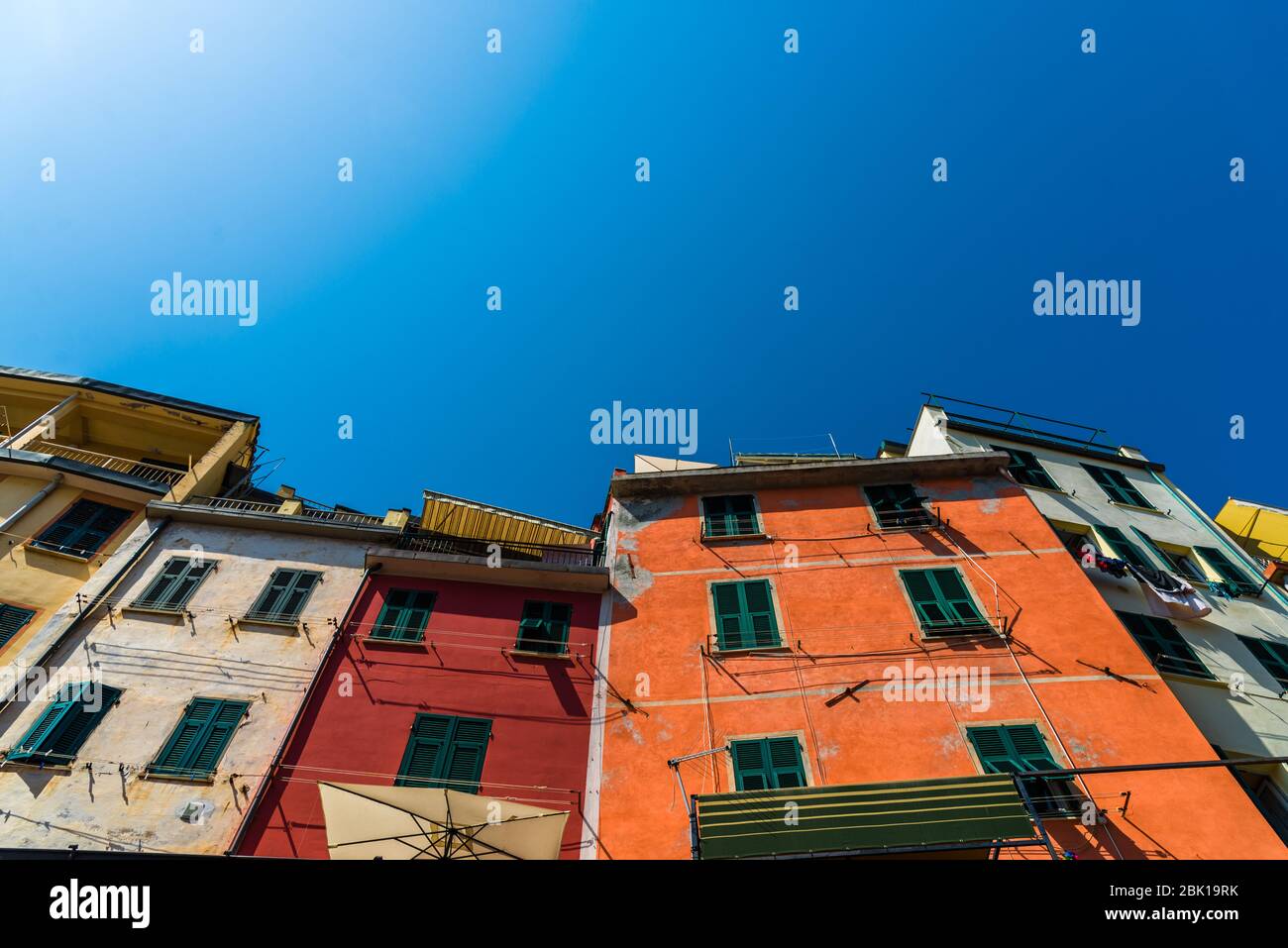 Bunte italienische Architektur Häuser in Riomaggiore Dorf, Cinque Terre. Stockfoto