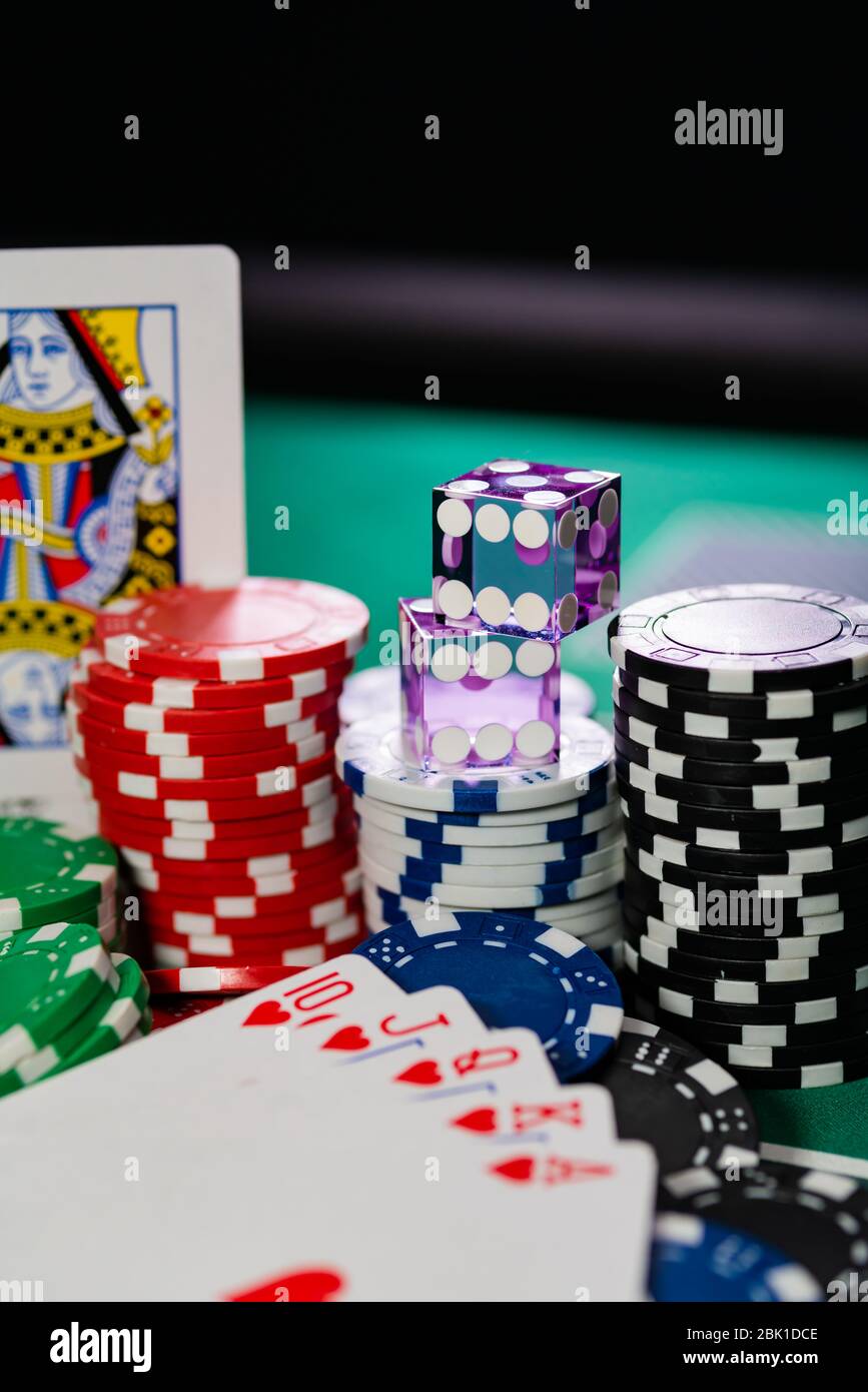 FQQF Würfelspiel-Set Mit 3 Würfeln Und 36 Chips - Perfekt Für Partys & Trinkspiele (ab 15 Jahren)