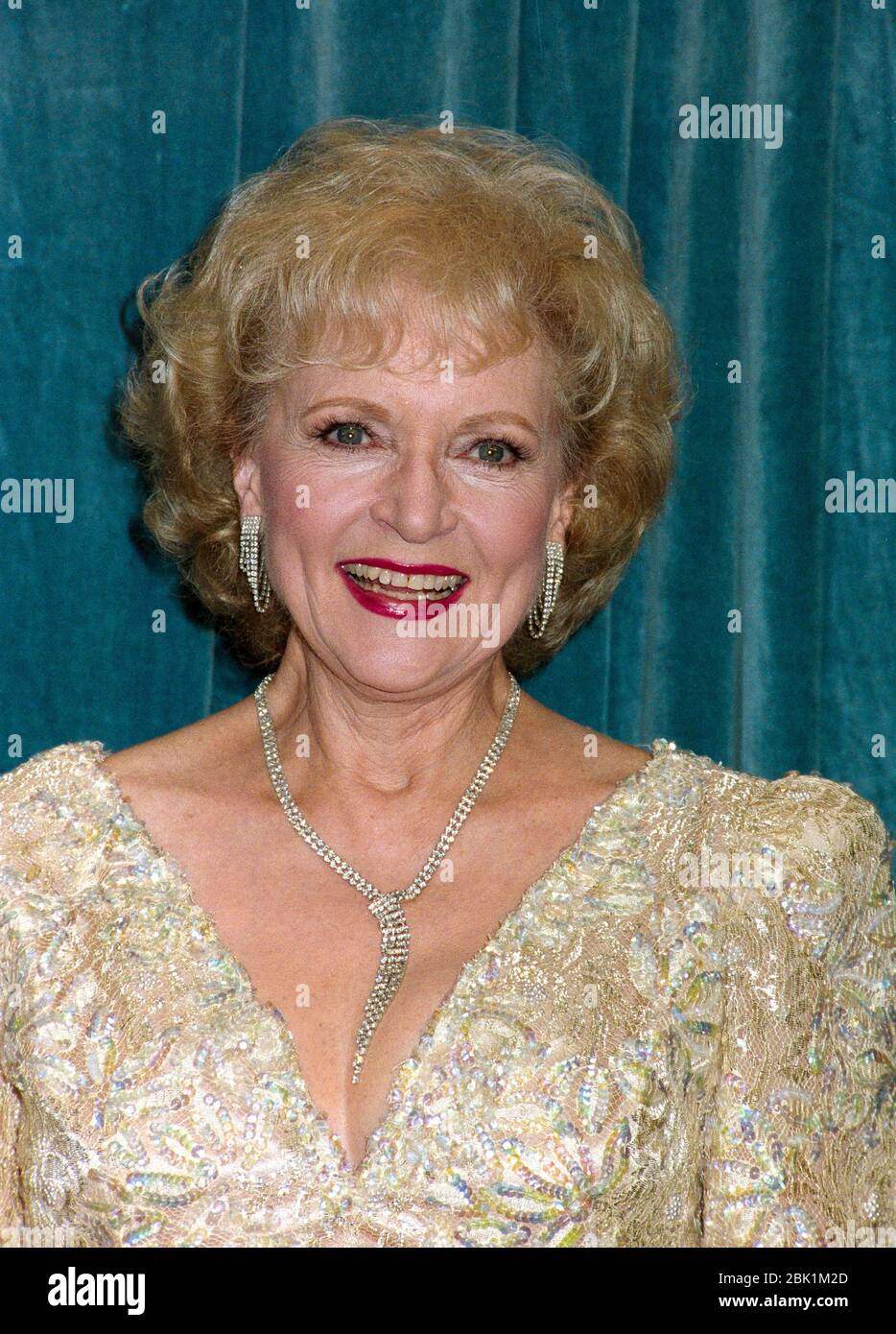 PASADENA, KALIFORNIEN. 16. September 1990: Schauspielerin Betty White bei den Primetime Emmy Awards in Pasadena. Foto © Paul Smith/Featureflash Stockfoto