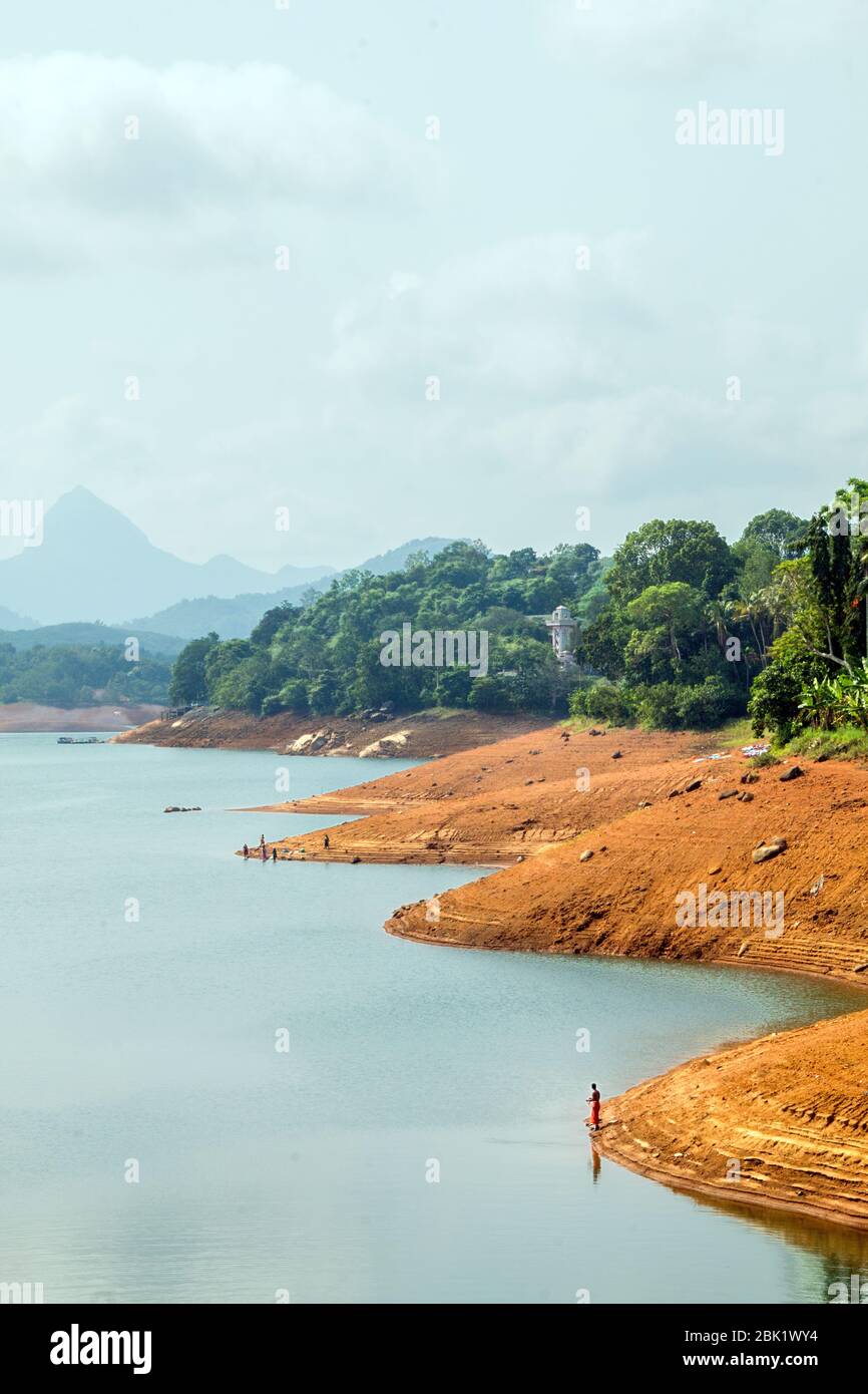Blick auf neyyar Staudamm Reservoir im Sommer, thiruvananthapuram, trivandrum, indien, kerala, kerala Damm, kerala natürliche Schönheit, indien Landschaft, kerala Landschaft Stockfoto