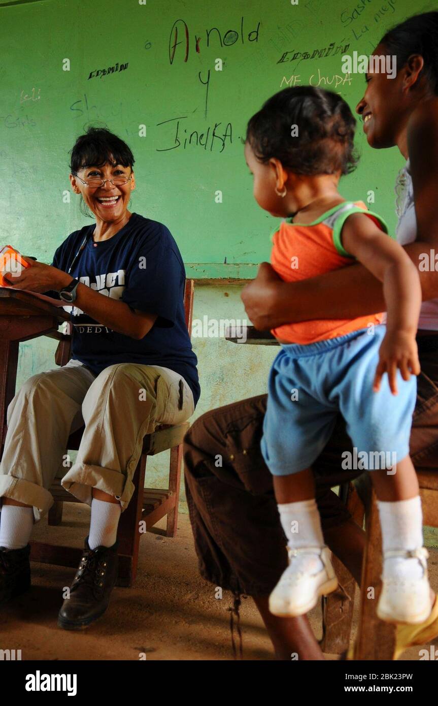 Humanitäre Hilfe Projekt an der Juan Comenius High School während der Fortsetzung Versprechen 2008 Stockfoto