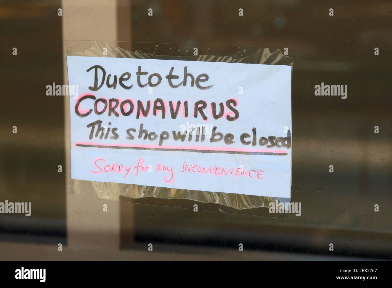 Geschäft wegen Coronavirus geschlossen Stockfoto