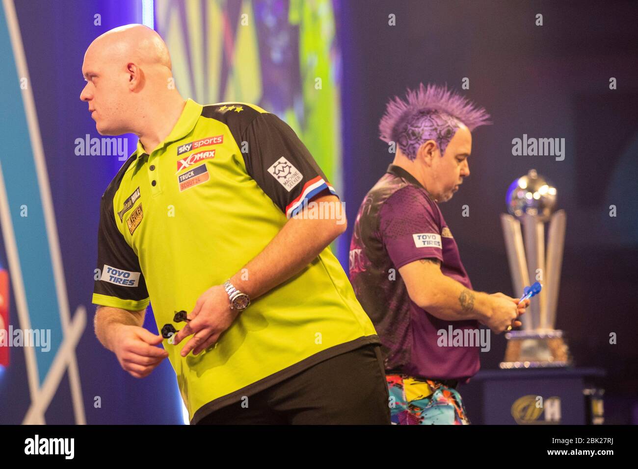 01-01-2020 Peter Wright gewinnt die PDC Weltmeisterschaft 2020 in Alexandra Palace gegen Michael van Gerwen Stockfoto