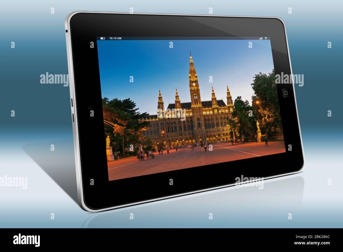 Das Rathaus wurde von 1872 bis 1883 nach Plänen des Architekten Friedrich von Schmidt im neugotischen Stil in Wien errichtet Stockfoto