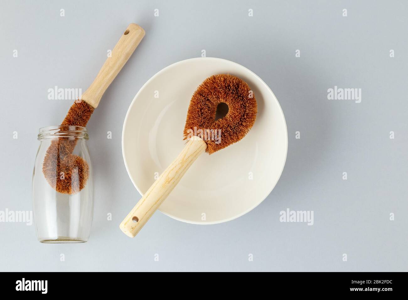Kokosnuss Borstenbürste für Flaschen, Töpfe oder Geschirr. Zero Waste House Cleaning Concept Stockfoto