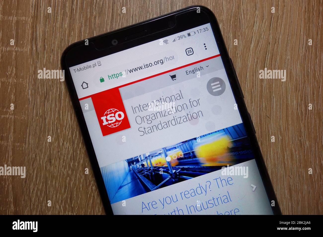 Website der Internationalen Organisation für Normung (ISO) auf dem Smartphone angezeigt Stockfoto