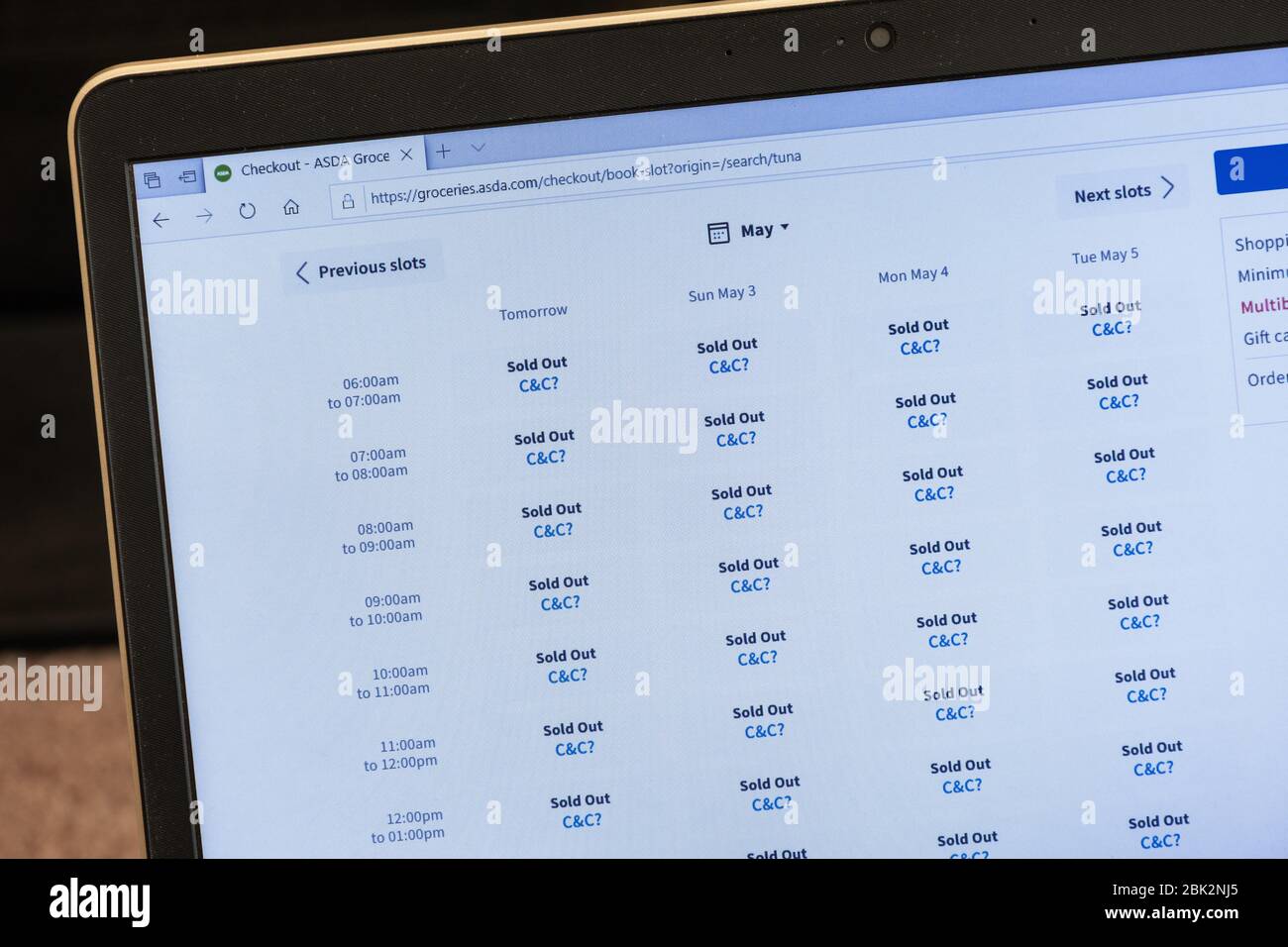 Asda Supermarkt Online-Lebensmittel-Shopping-Website auf einem Laptop-Computer während der Coronavirus Covid-19 Pandemie zeigt keine verfügbaren Lieferfristen, Großbritannien Stockfoto