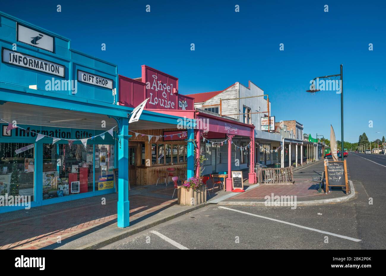 Geschäfte in Seddon Street, Hauptstraße in Raetihi, Manawatu-Wanganui Region, Nordinsel, Neuseeland Stockfoto