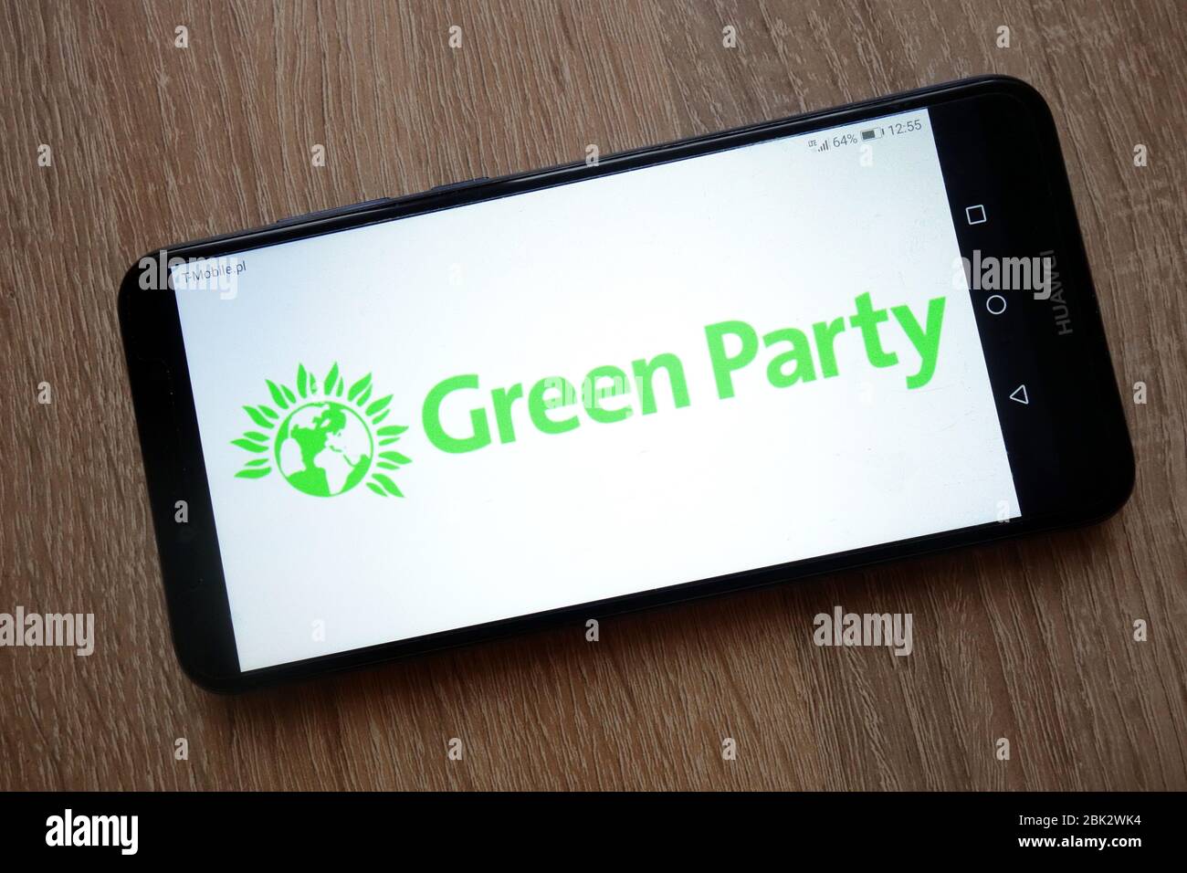 Das Logo der Grünen Partei von England und Wales (GPEW) wird auf dem Smartphone angezeigt Stockfoto