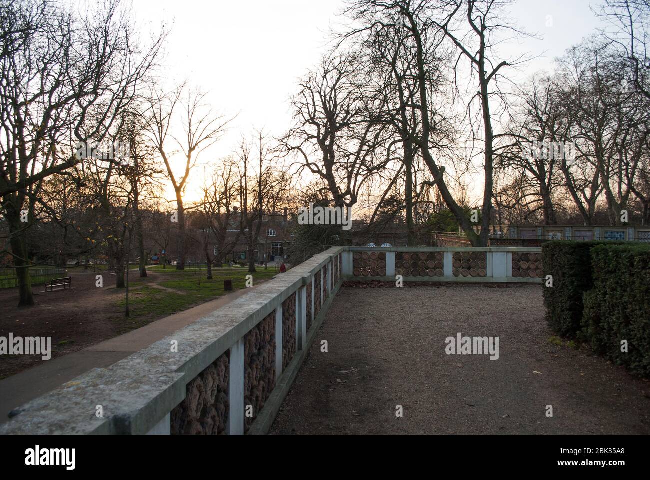 Jacoban Architecture Ruins Old Country House Holland Park Red Brick Stone Palace Holland House, Kensington, London W8 7QU von John Thorpe Stockfoto