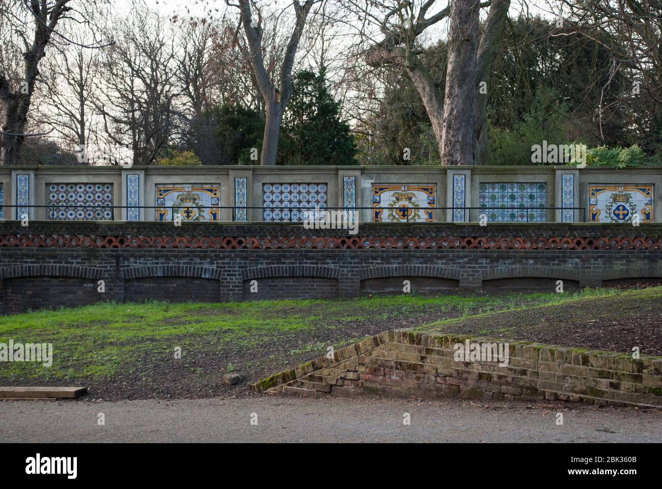 Jacoban Architecture Ruins Old Country House Holland Park Red Brick Stone Palace Holland House, Kensington, London W8 7QU von John Thorpe Stockfoto