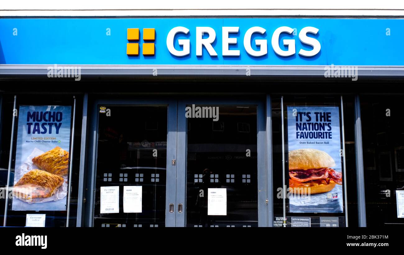 Greggs, The High Street Pie und Pasty Bakers Outlet planen nicht mehr, Geschäfte wieder zu eröffnen mit der Angst, dass der Umzug Mai ziehen Massen, Mai 2020 Stockfoto