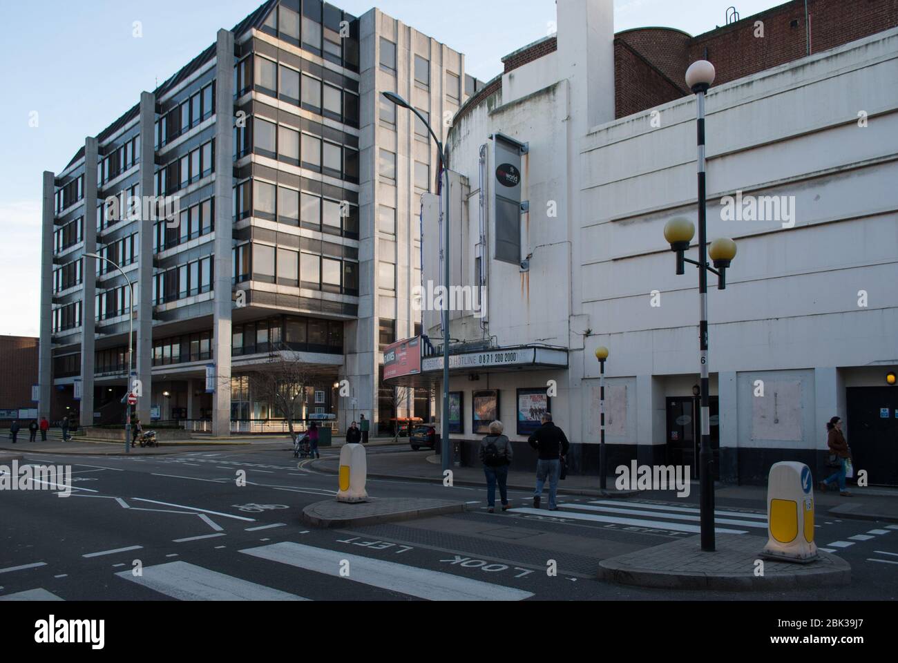 Hammersmith Town Hall Extension Elevation ehemaliges Regal Cinema Cineworld ABC 207 King Street, London, W6 assoziierte britische Kinos William R. Glen Stockfoto