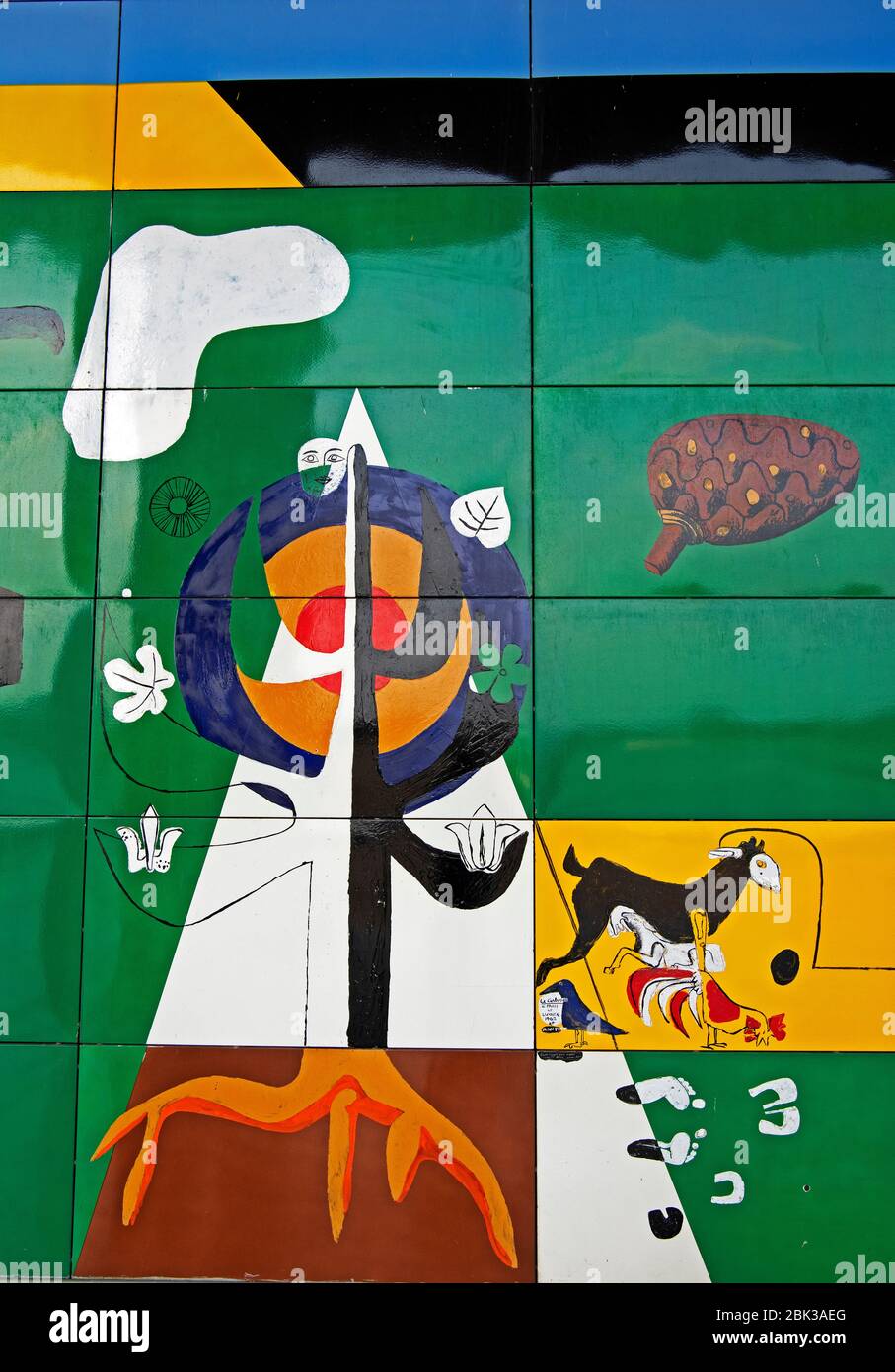 Bemalte Tür Haryana Vidhan Bauarchitekt Le Corbusier Chandigarh Punjab Indien Stockfoto