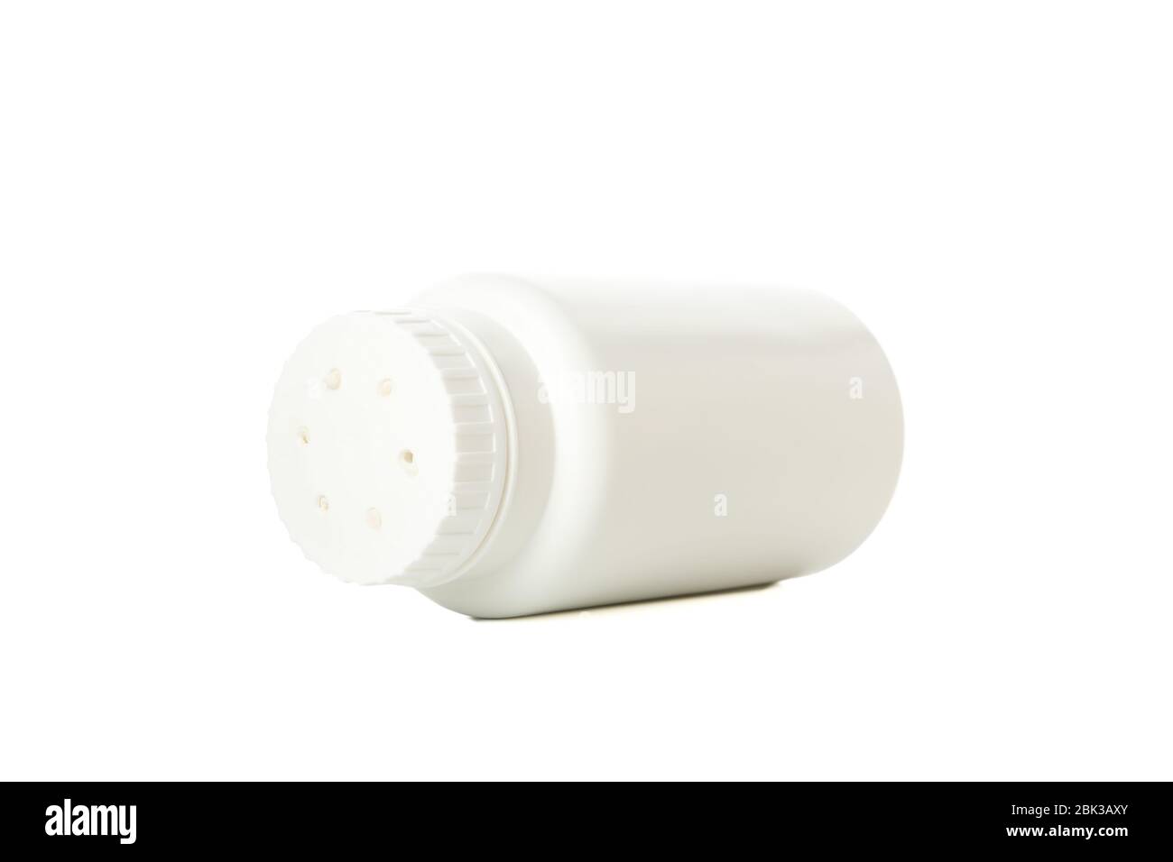 Leere Flasche Talkumpuder auf weißem Hintergrund isoliert Stockfoto