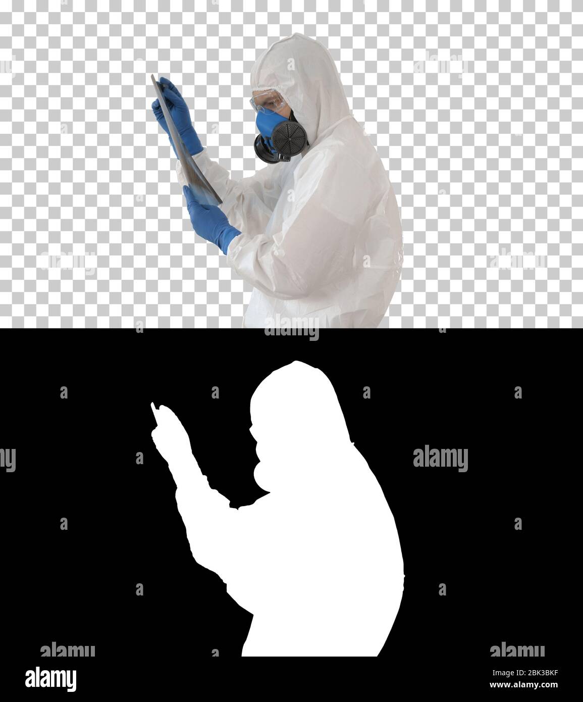 Epidemiologe in Atemschutzgeräten untersucht die Lungenentzündung des Patienten auf einem Röntgenbild Covid-19, Alpha Channel Stockfoto