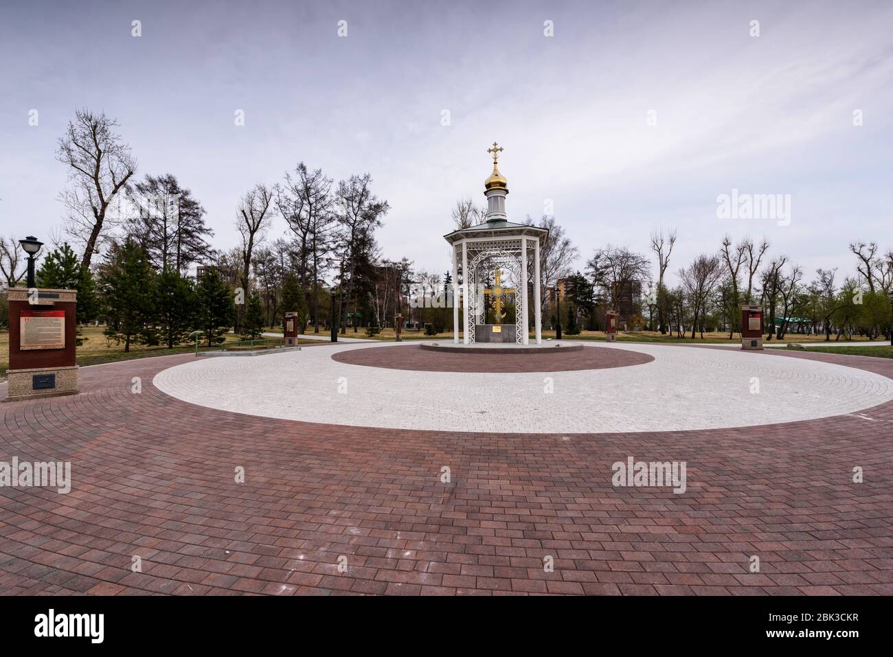 IRKUTSK, RUSSLAND - 27. APRIL 2020: Kapelle zu Ehren des zweiten Kommens Christi am bewölkten Frühlingstag Stockfoto