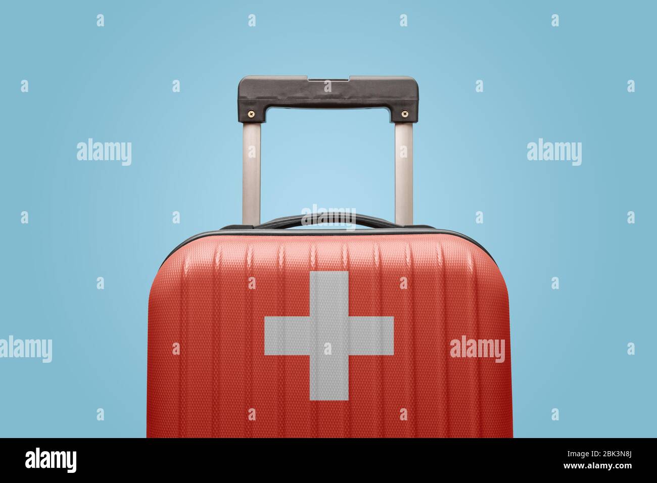 Koffer mit Schweizer Flagge Design travel europe Konzept Stockfotografie -  Alamy
