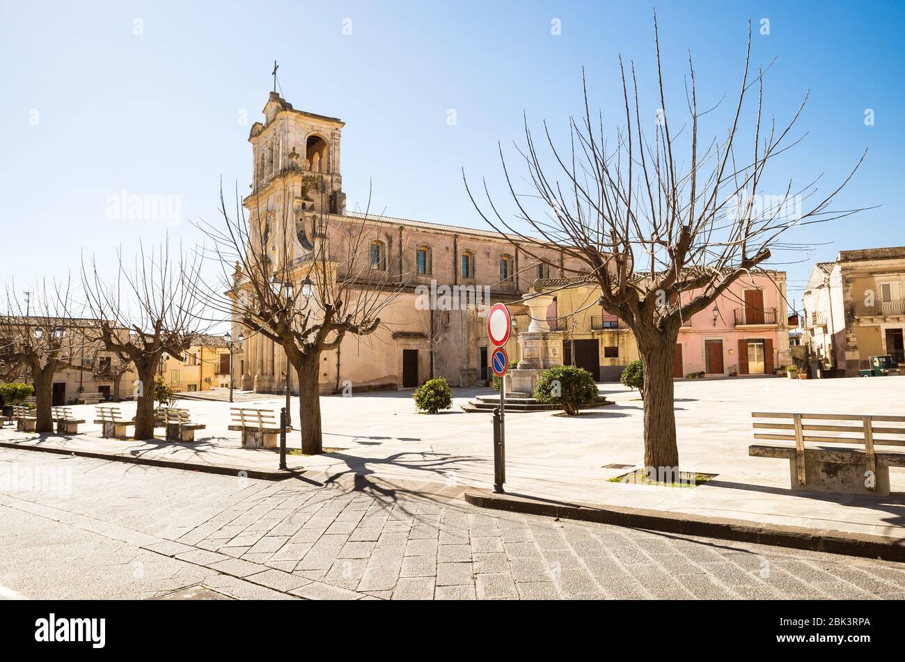 Architektonische Sehenswürdigkeiten der St. Sebastiano Kirche in Ferla, Provinz Syrakus, Italien. Stockfoto