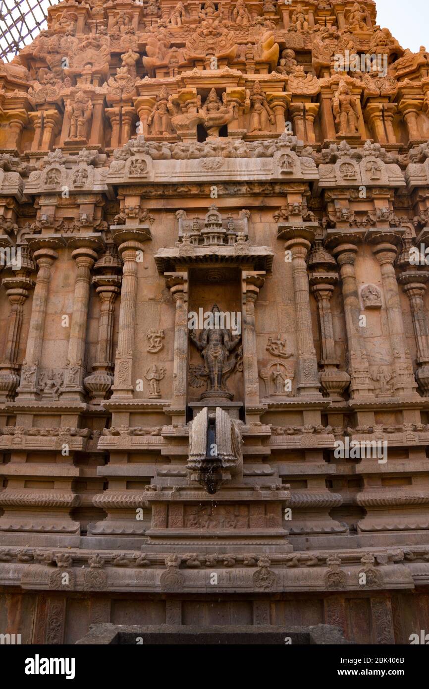 Eine schöne Skulptur eines Hindu Idols in der Wand eines Tempels in Indien Stockfoto