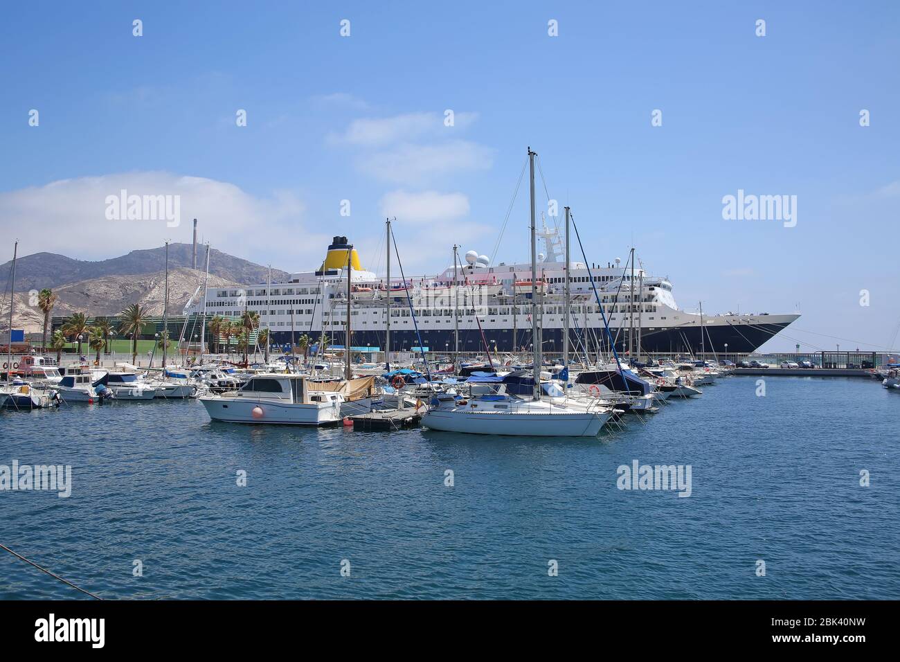 Der Yachthafen & Kreuzfahrthafen von Cartagena liegt an der Küste von Murcia im Südosten Spaniens. Stockfoto