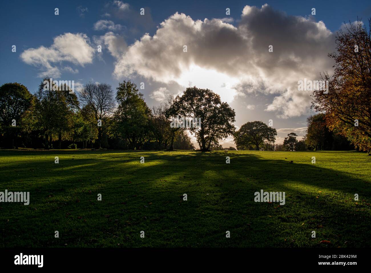 Sonnenuntergang auf dem Golfplatz in Silverwood, Lurgan, Nordirland Stockfoto