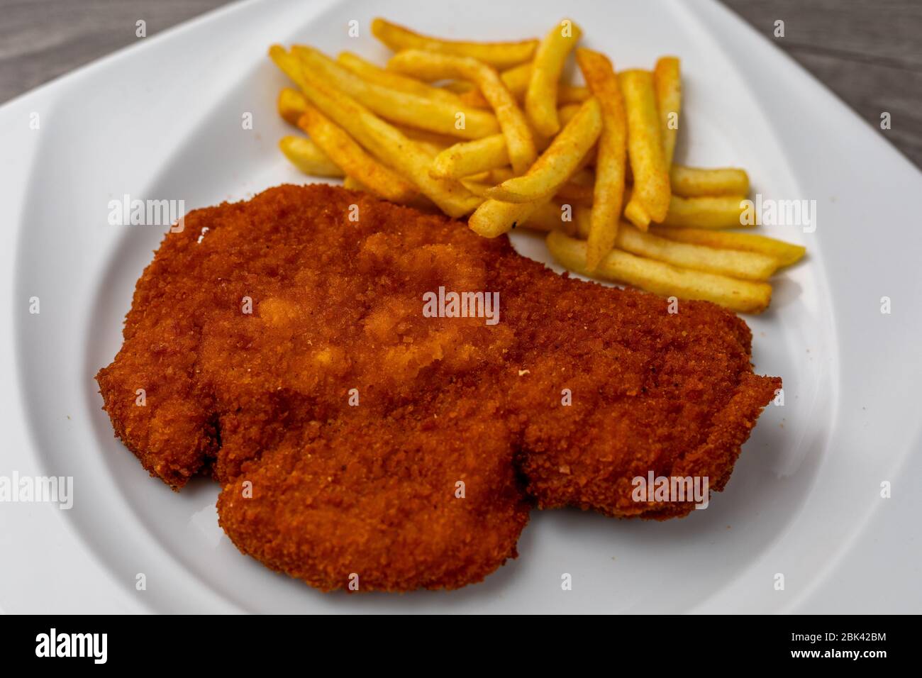 Wiener schnitzel fries -Fotos und -Bildmaterial in hoher Auflösung – Alamy