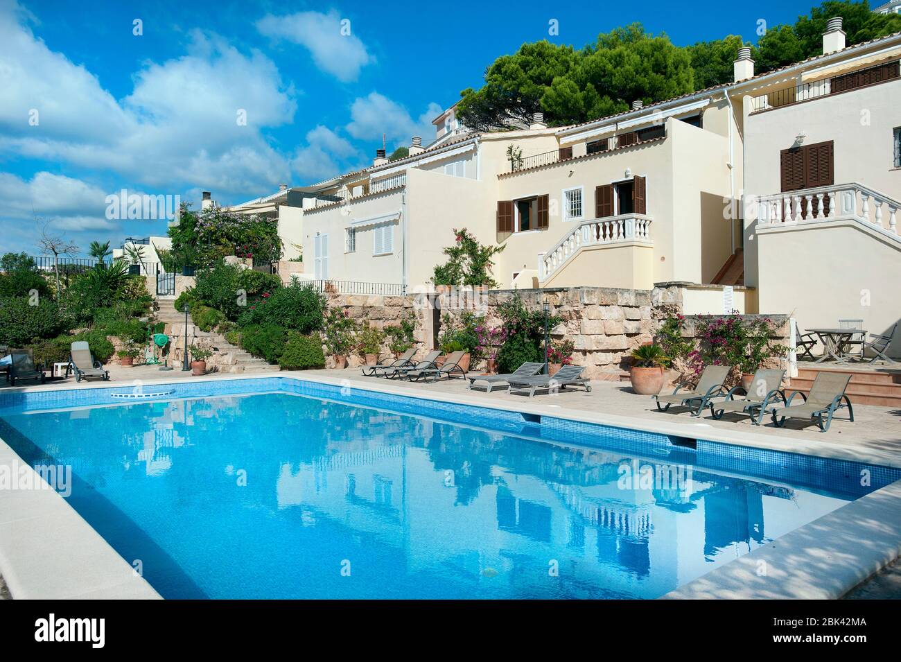 Poolbereich La Mola Apartmentanlage, Andratx, Mallorca, Baleares, Spanien Stockfoto