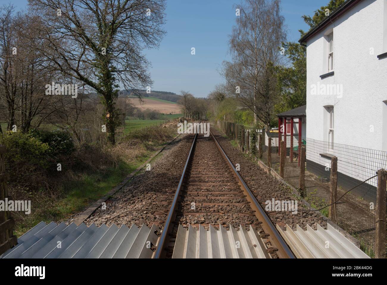 Rural Single Track Railway Line zwischen der Stadt Exeter und der Stadt Barnstaple in der Devon Countryside, England, Großbritannien Stockfoto