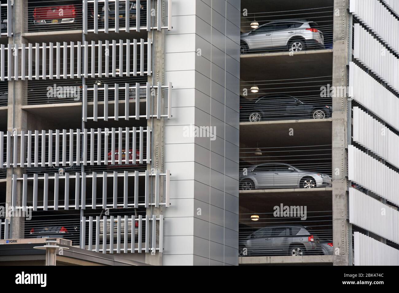 Parkplatz Gebäude, USA Stockfoto