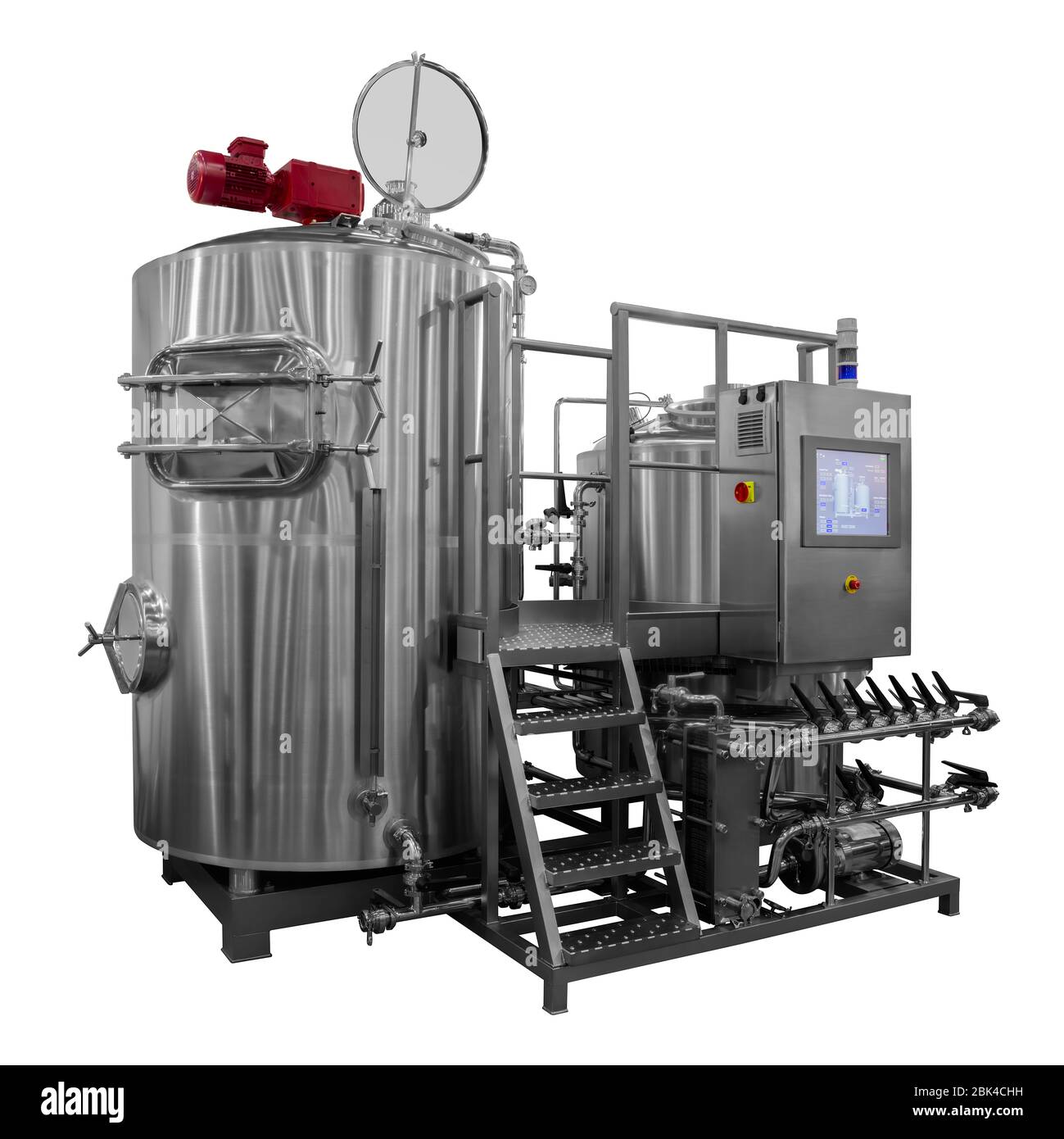 Ausrüstung für die Molkerei-, Alkohol- oder Pharmaindustrie, Fabrik für die Lebensmittelverarbeitung Herstellung isoliert auf weißem Hintergrund Stockfoto