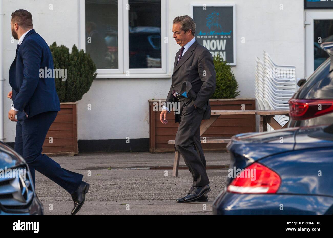 Die Brexit-Partei hielt eine Konferenz/Kundgebung auf der Sedgefield Racecourse ab, wo Nigel Farage der Hauptredner war. Er ist vor dem Veranstaltungsort abgebildet Stockfoto