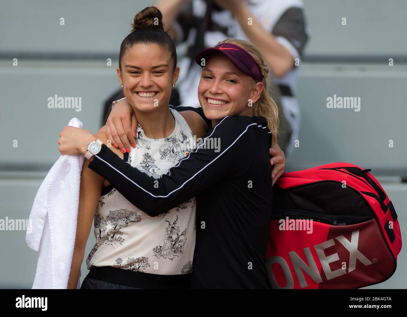 Maria Sakkari aus Griechenland & Donna Vekic aus Kroatien während des Turniers beim Roland Garros Grand Slam 2019 Stockfoto