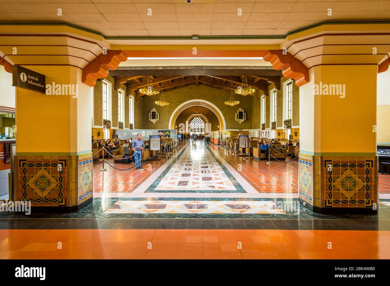 Blick auf den Innenbereich von Union Station, Los Angeles, Kalifornien, Vereinigte Staaten von Amerika, Nordamerika Stockfoto