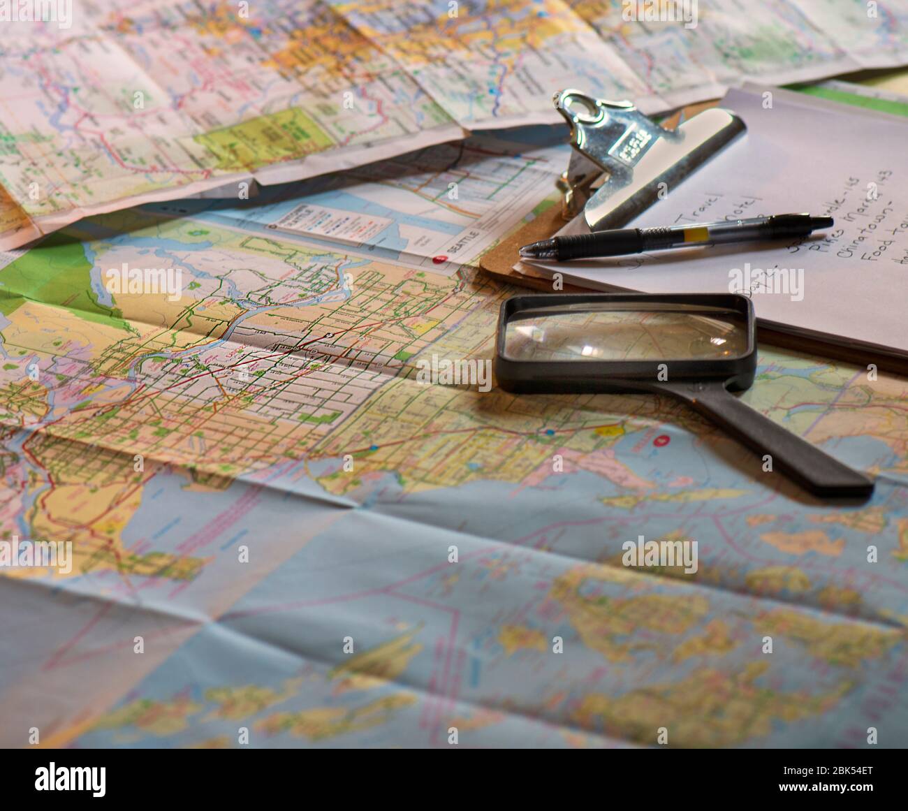 Karte wurde während der Reiseplanung geöffnet Stockfoto