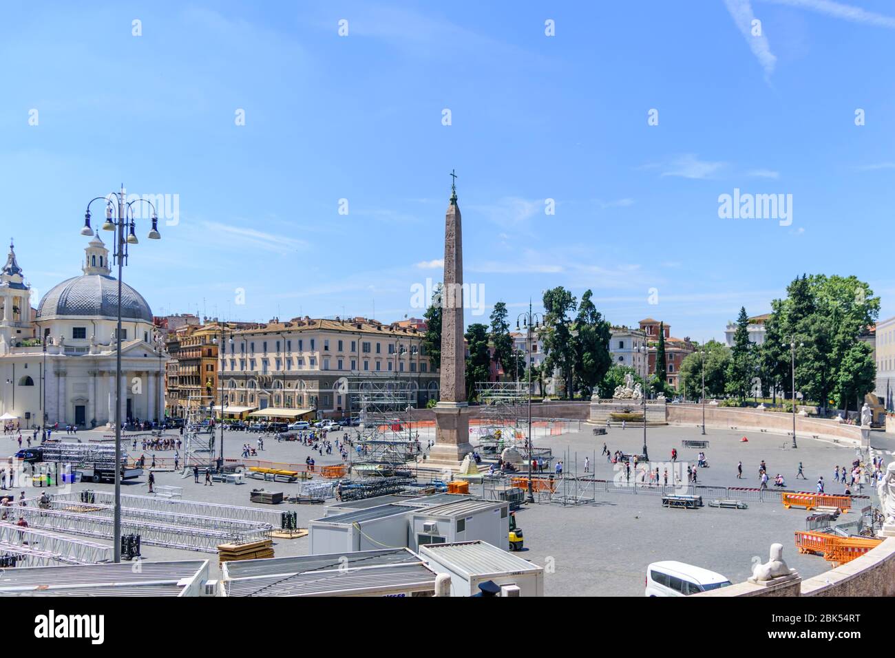 Piazza del Popolo, Grand, Wahrzeichen Platz mit Roms ältestem Obelisk und dem Standort des nördlichen Stadttors. Stockfoto