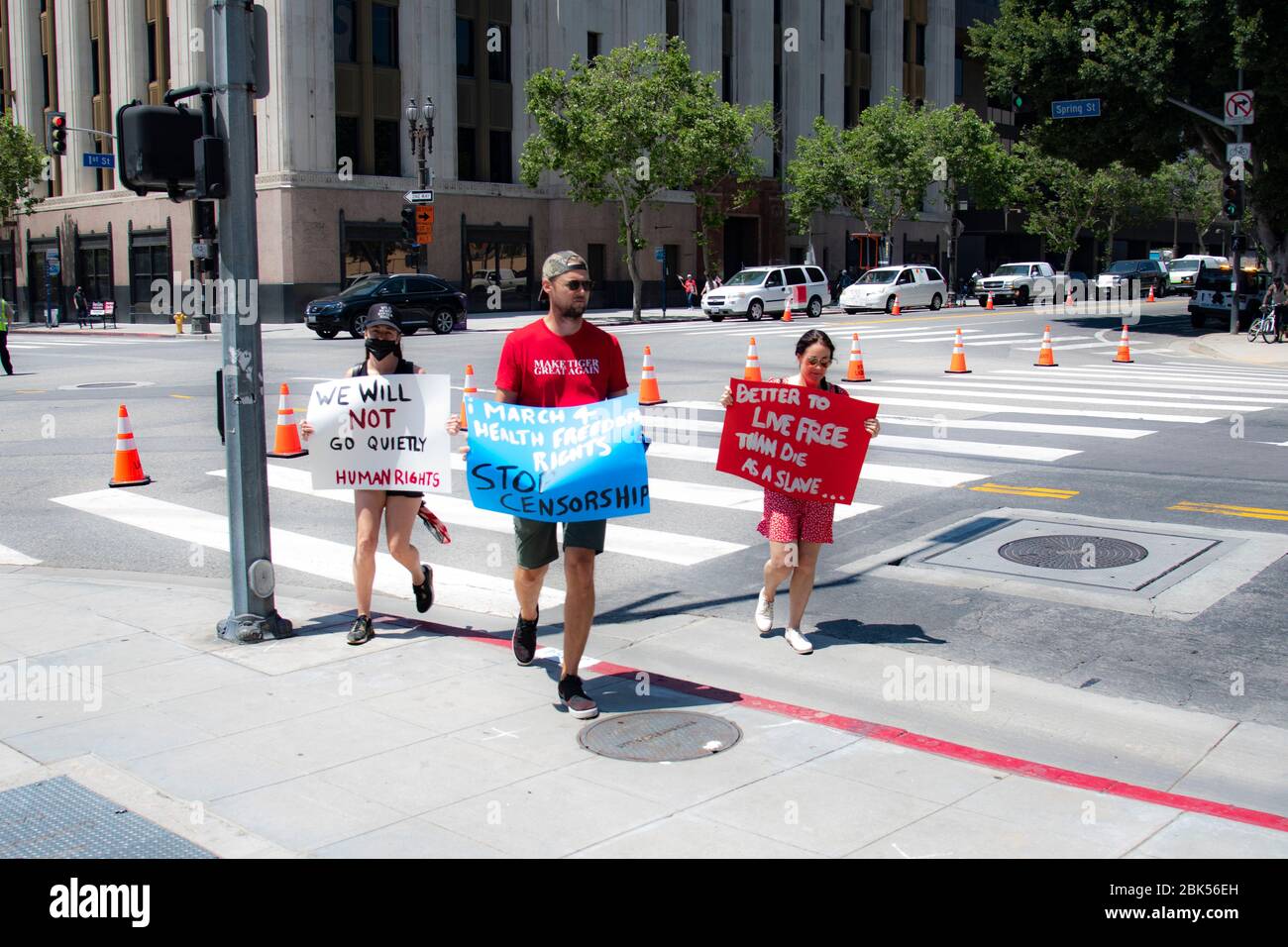 Familienprotestieren, um in Los Angeles wieder normal für Arbeit und Schule werden zu dürfen Stockfoto