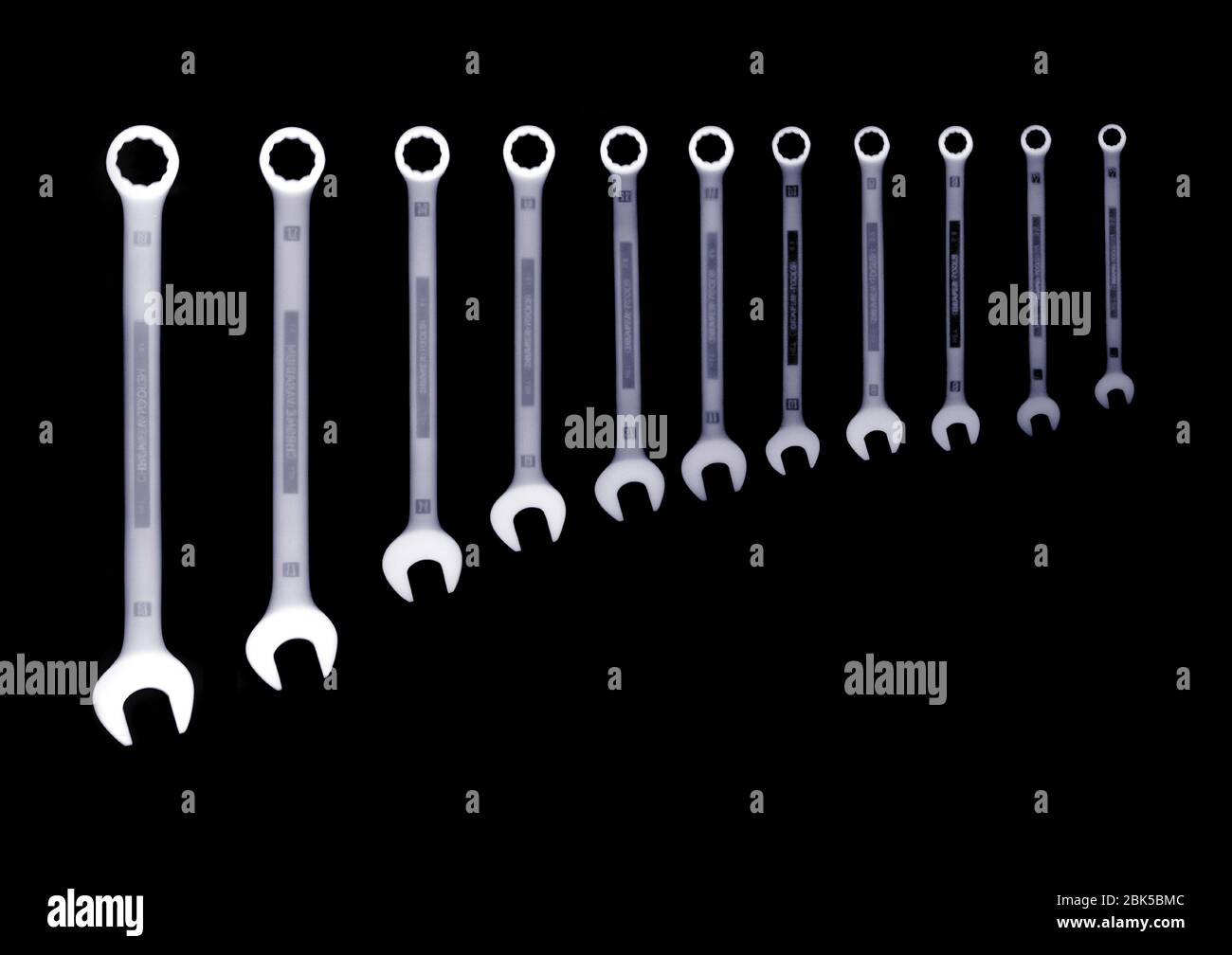 Schraubenschlüssel in absteigender Reihenfolge, Röntgenaufnahme. Stockfoto