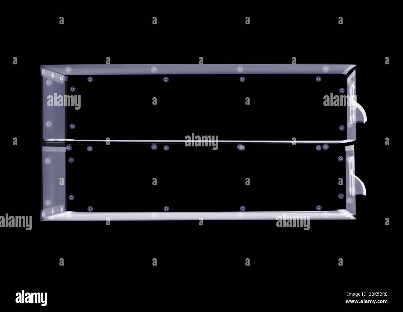Zwei Schubladen mit Griffen, Röntgen. Stockfoto