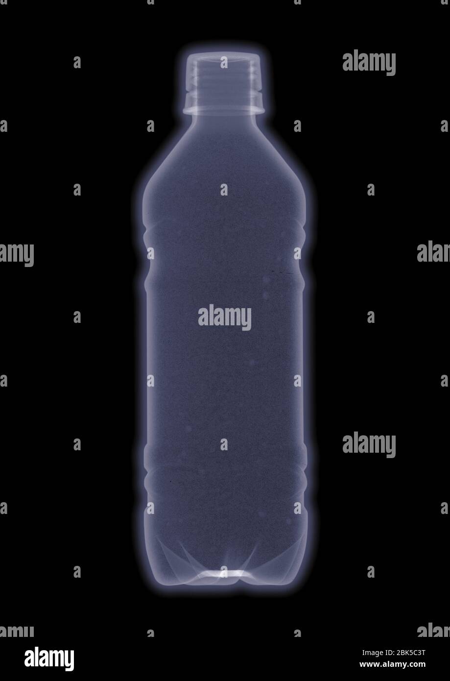 Wasserflasche aus Kunststoff, Röntgenstrahlung. Stockfoto