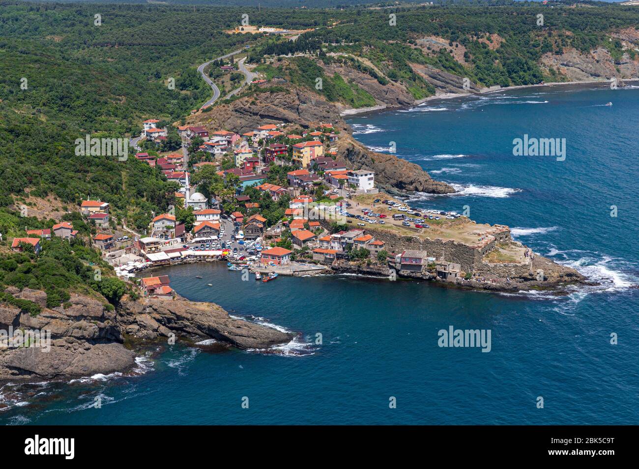 Garipce Village, Blick aus dem Hubschrauber. Garipce Village. Garipce ist ein Dorf im Sariyer Bezirk der Provinz Istanbul, Türkei. Stockfoto