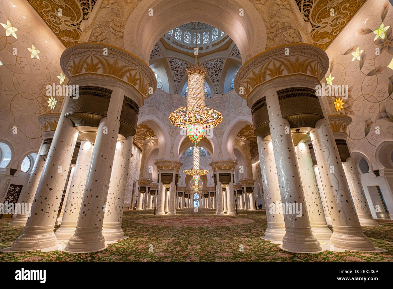 Hauptgebetssaal der Scheich Zayed Großen Moschee in Abu Dhabi, Vereinigte Arabische Emirate Stockfoto