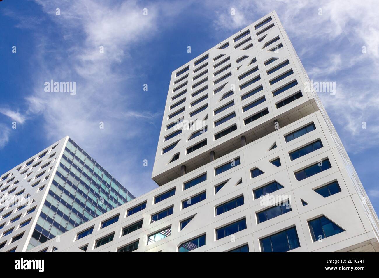 Modernes weißes Gebäude in Utrecht Stockfoto