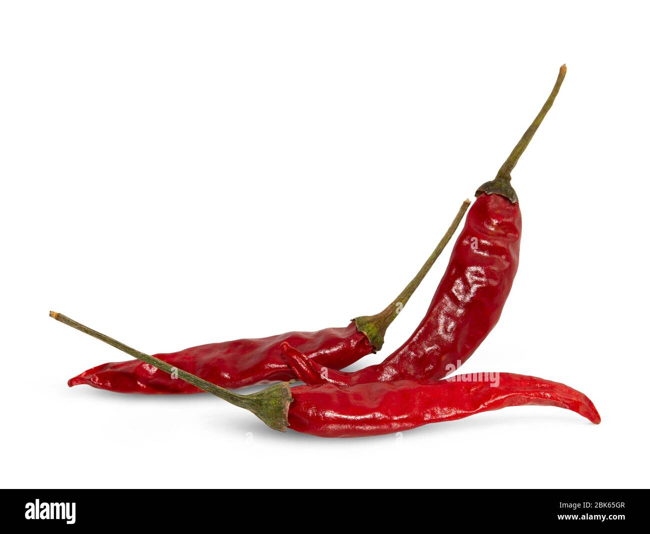 Getrocknete rote Chili- oder Chili-Cayenne-Paprika isoliert auf weißem Hintergrund.Beschneideweg. Stockfoto