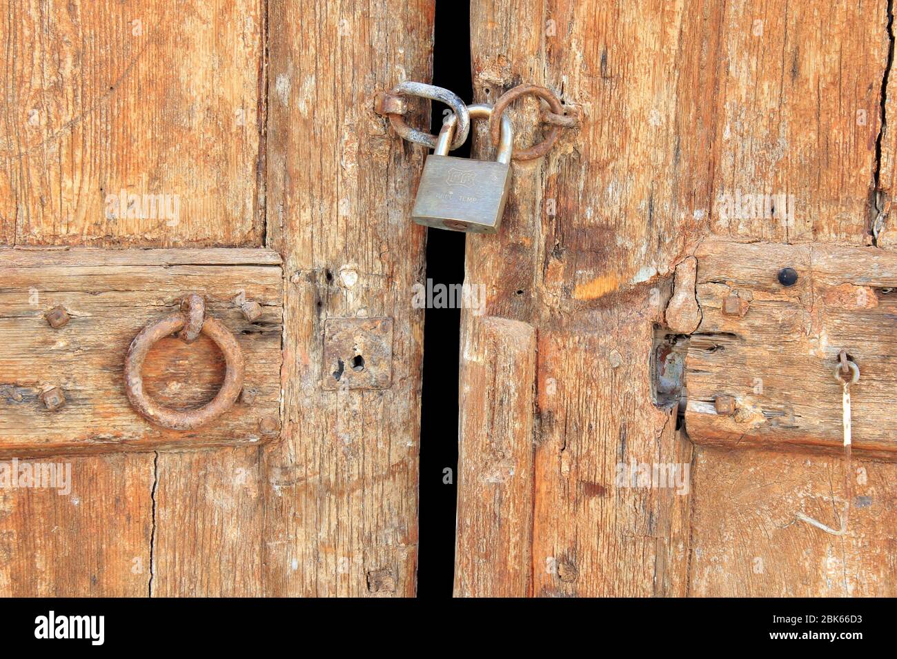 Griechenland, Insel Hydra, Detail aus alter Holztür. Stockfoto