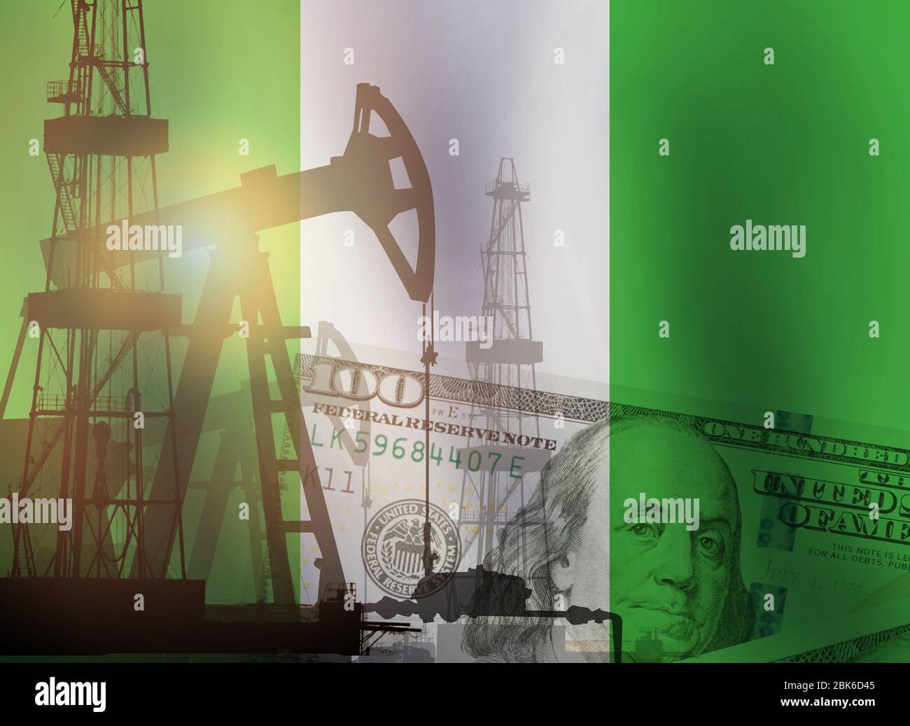 Rohöl und Erdöl Konzept. Pumpenheber, US-Dollar-Noten und Nigeria Flagge Hintergrund Stockfoto